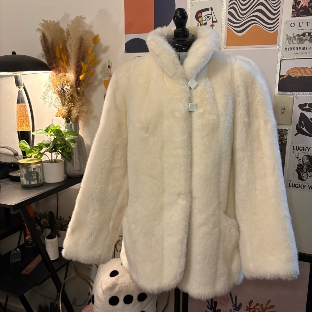 Vintage Grandella Sportowne Cream Faux Fur Coat Size 10